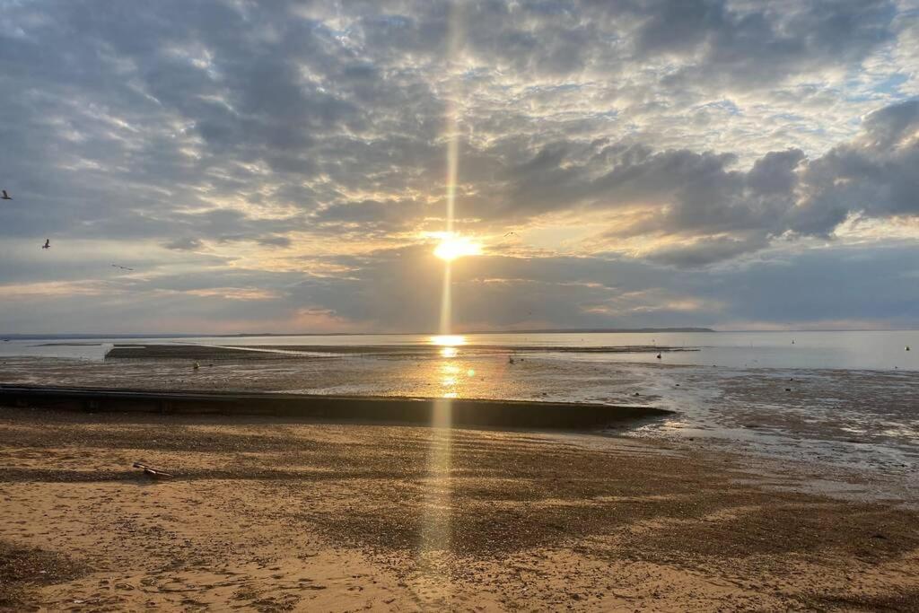 The Yellow Door Whitstable - Peaceful Retreat Close To Beach Bagian luar foto