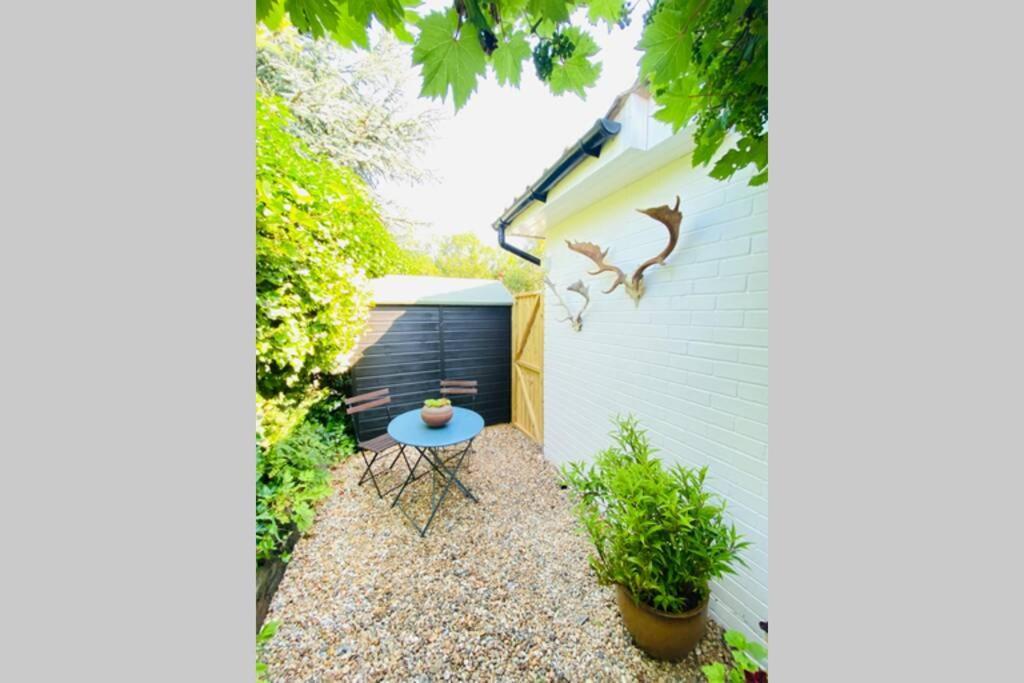 The Yellow Door Whitstable - Peaceful Retreat Close To Beach Bagian luar foto