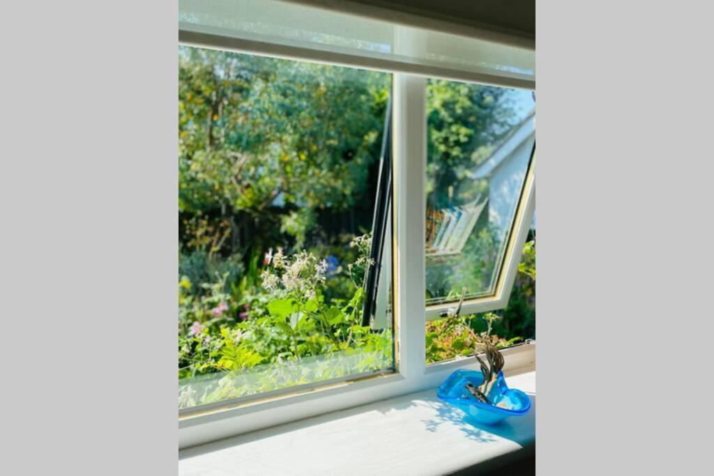 The Yellow Door Whitstable - Peaceful Retreat Close To Beach Bagian luar foto